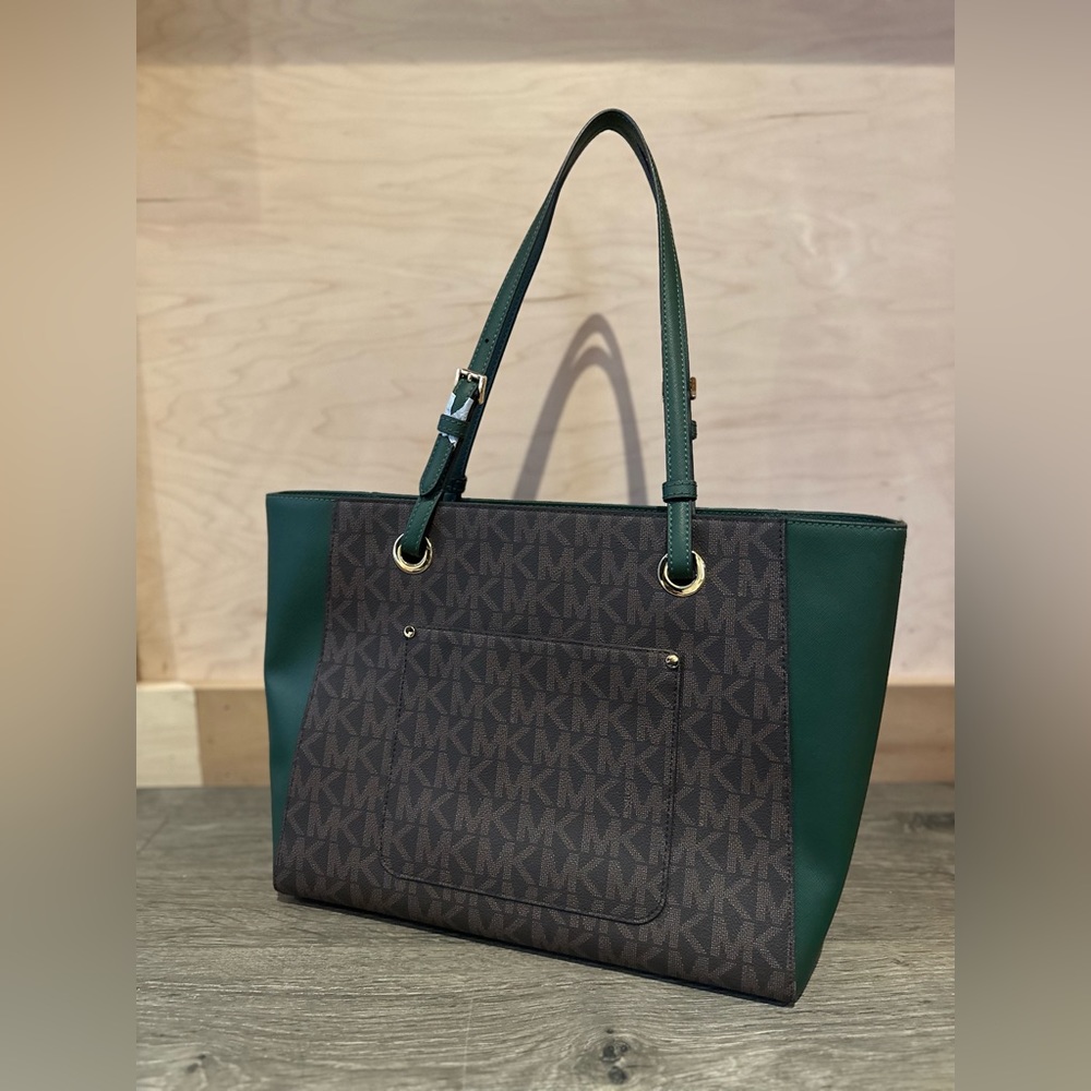 Large Michael Kors Purse, Brand New!!